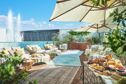 結婚式場のレストランサービススタッフ／天神モノリス